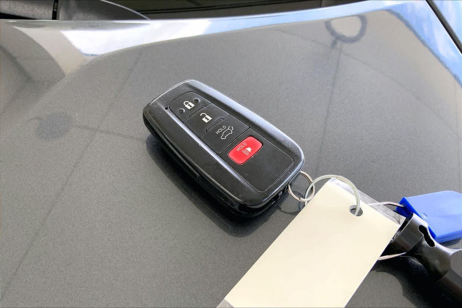 Used 2020 Toyota RAV4 Limited FWD image 15