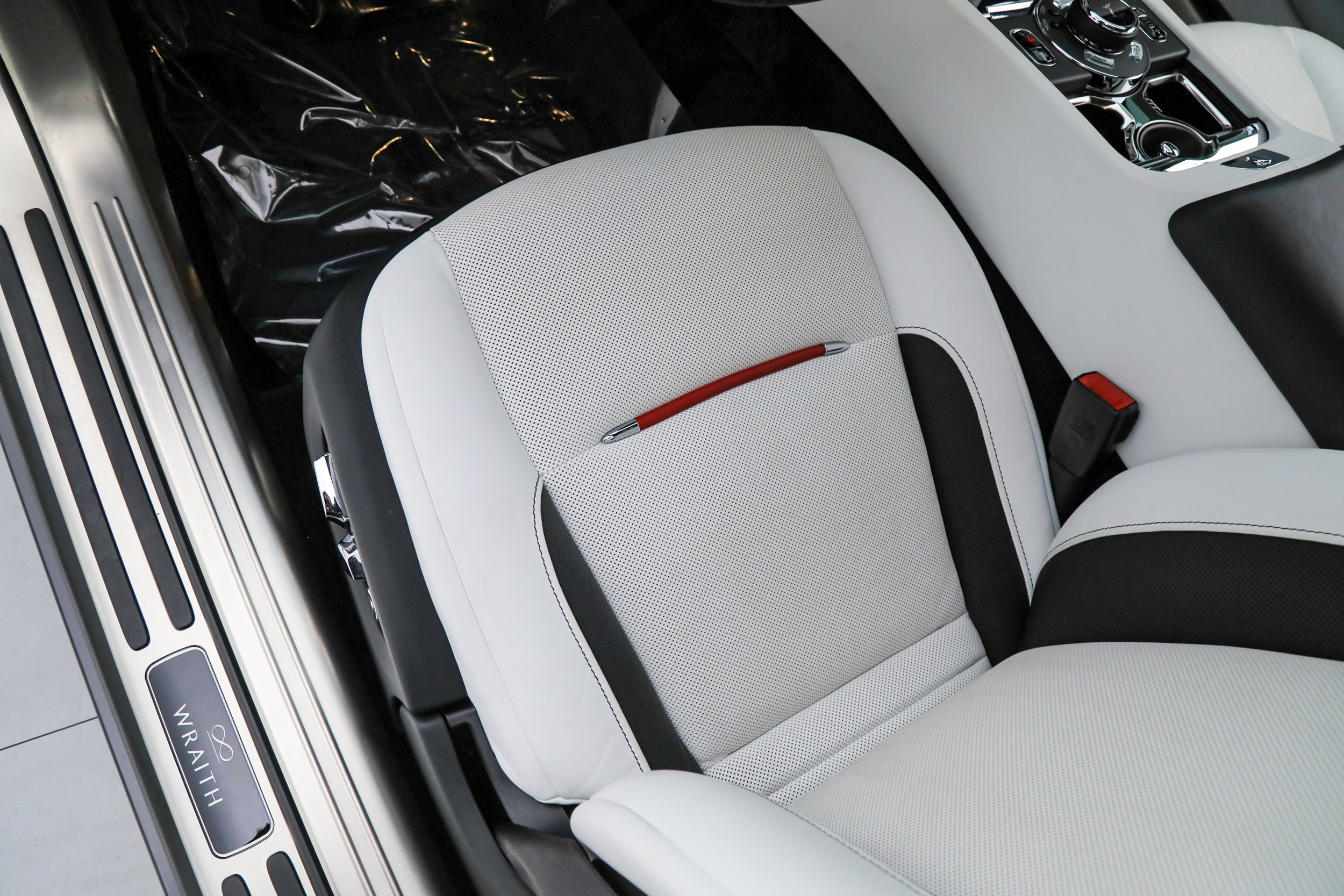 Used 2021 Rolls-Royce Wraith RWD image 32