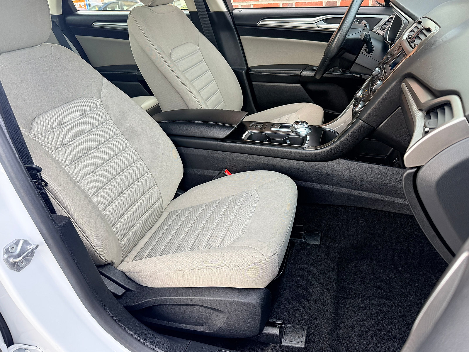 Used 2018 Ford Fusion S FWD image 34