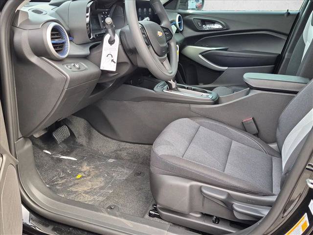 New 2026 Chevrolet Trax LS w/ LS Convenience Package FWD image 4