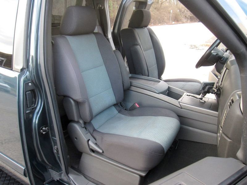 Used 2005 Nissan Titan SE image 24