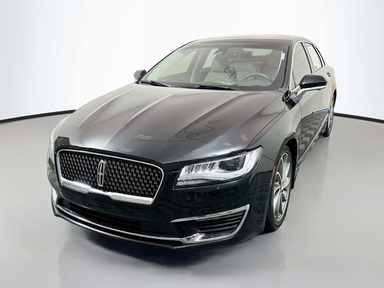 Used 2019 Lincoln MKZ Reserve w/ Reserve Plus Package FWD image 3
