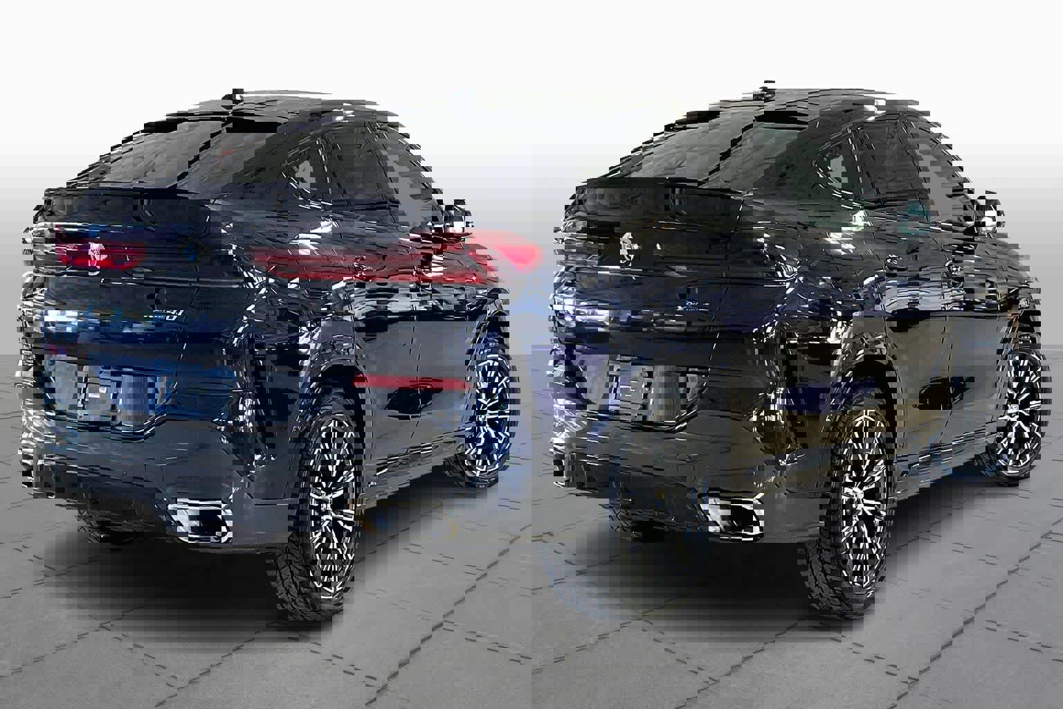 Used 2024 BMW X6 xDrive40i w/ Premium Package image 12