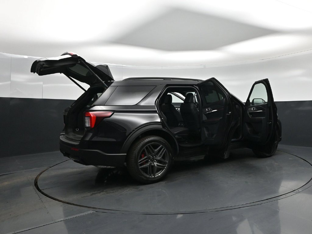 Certified 2026 Ford Explorer ST-Line w/ ST-Line Street Pack AWD/4WD image 6