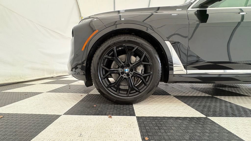 Used 2023 BMW X7 xDrive40i image 14