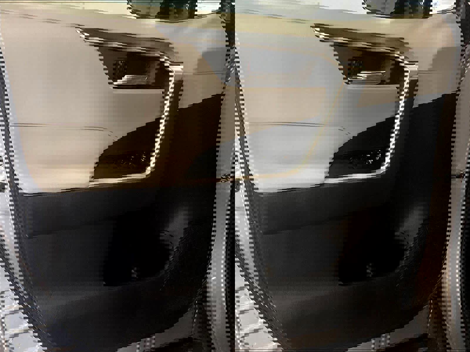 Used 2020 Toyota RAV4 XLE w/ Convenience Package image 24