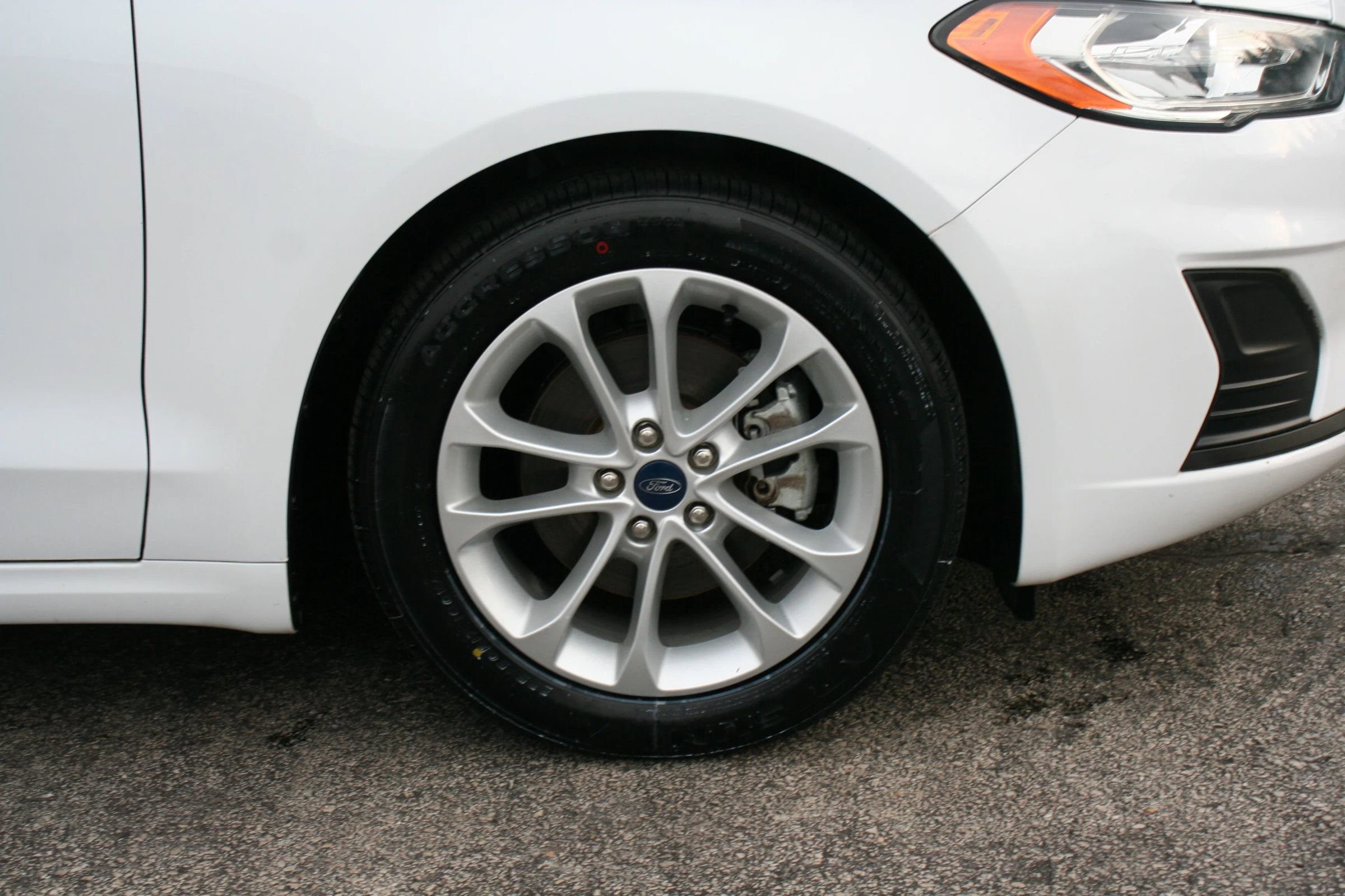 Used 2019 Ford Fusion SE image 18