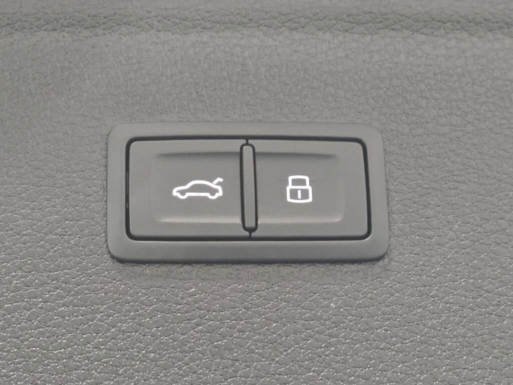 Certified 2025 Audi Q5 2.0T Premium Plus image 24