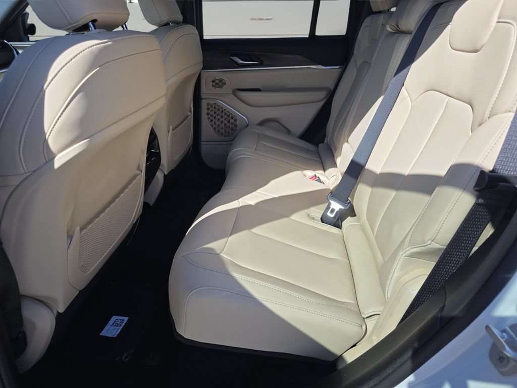 New 2026 Jeep Grand Cherokee Limited RWD image 9
