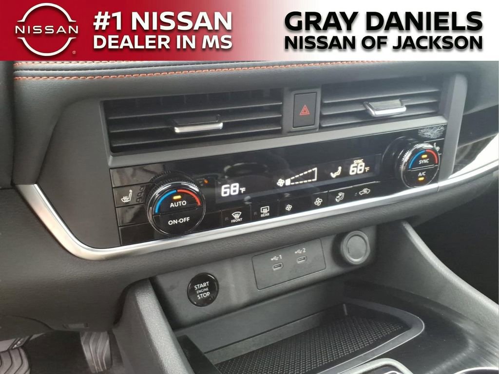 Certified 2025 Nissan Rogue SV AWD/4WD image 18