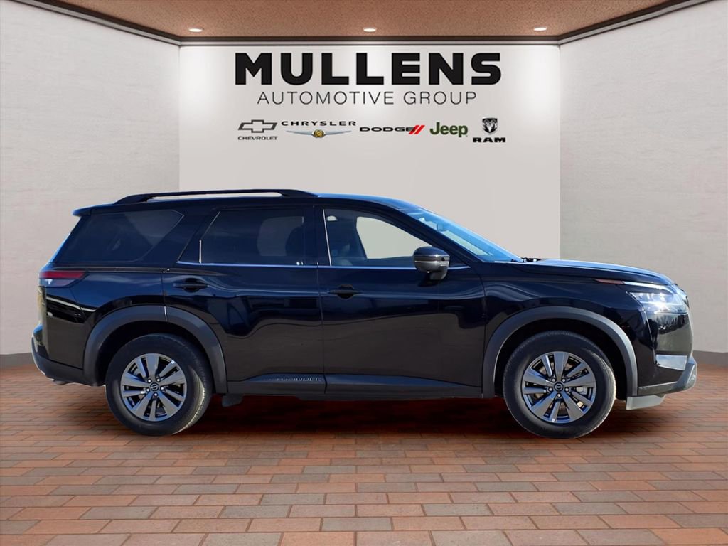 Used 2025 Nissan Pathfinder SV AWD/4WD image 4