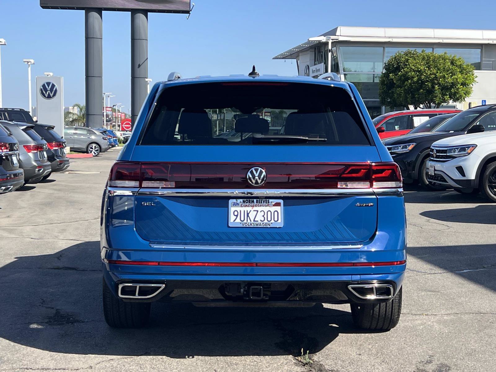 Certified 2025 Volkswagen Atlas SEL Premium R-Line AWD/4WD image 28