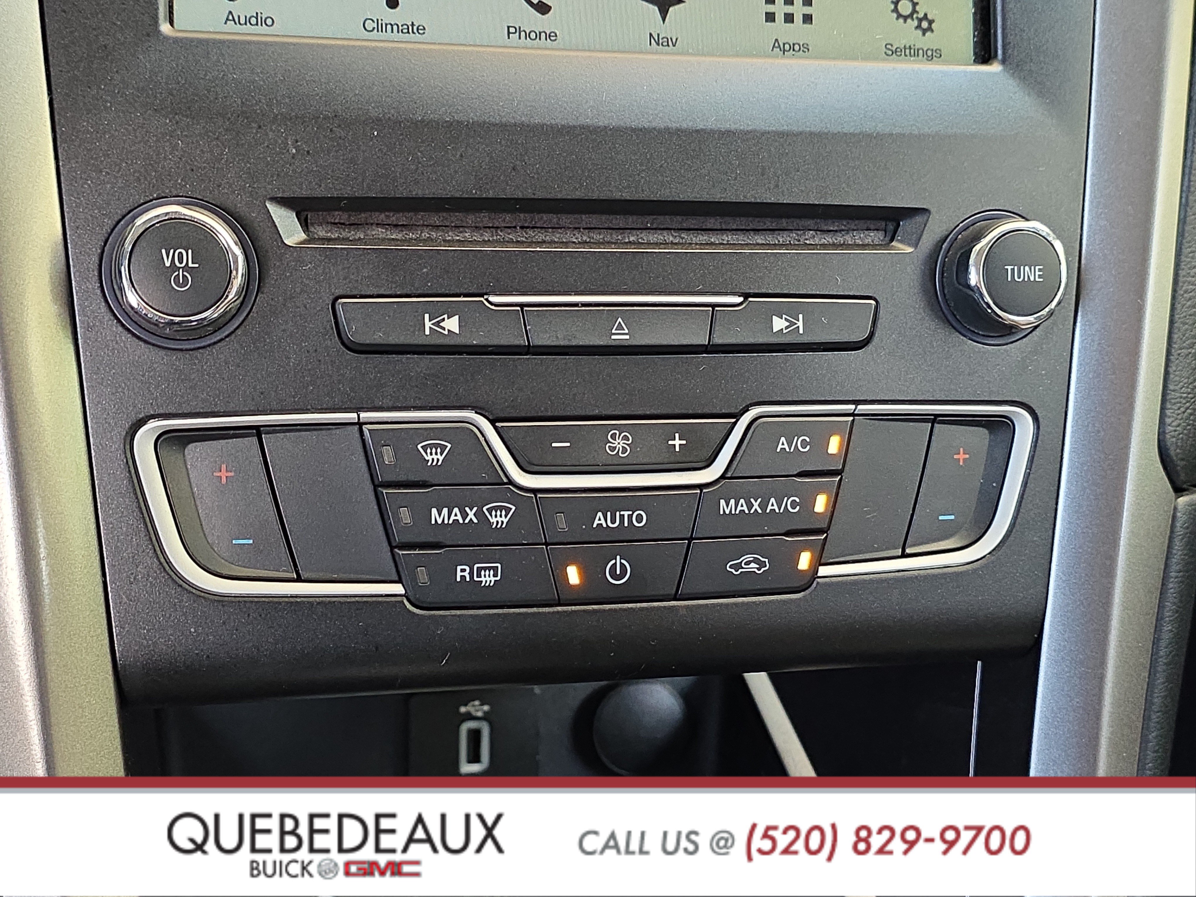 Used 2017 Ford Fusion SE w/ Fusion SE Technology Package FWD image 16