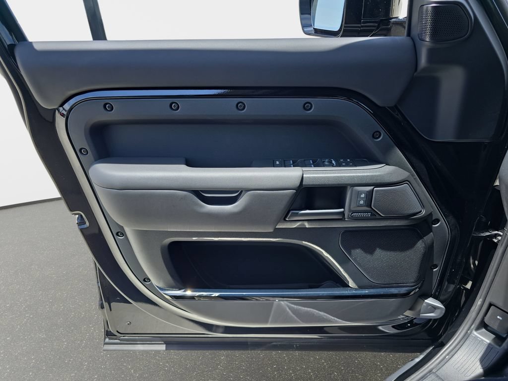 New 2026 Land Rover Defender 110 OCTA AWD/4WD image 28