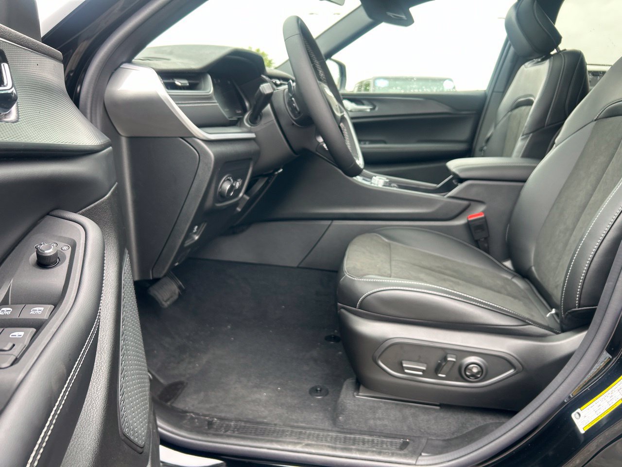 New 2027 Jeep Grand Cherokee Laredo X AWD/4WD image 10