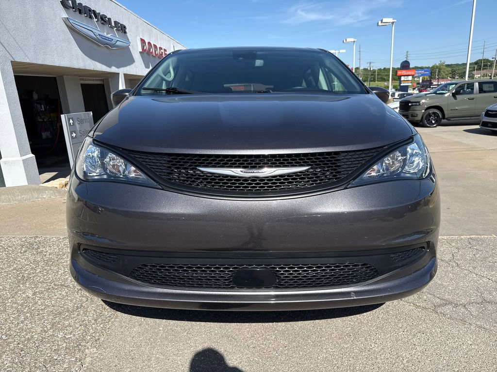 Used 2023 Chrysler Voyager LX FWD image 8