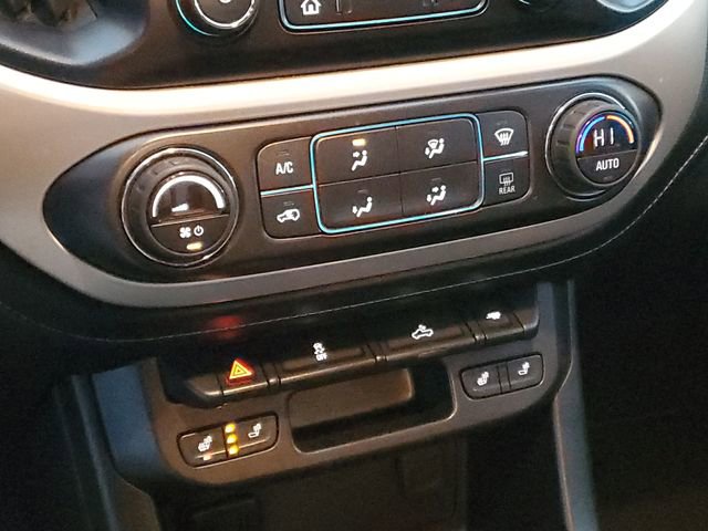 Used 2020 GMC Canyon SLE w/ Elevation Edition image 18