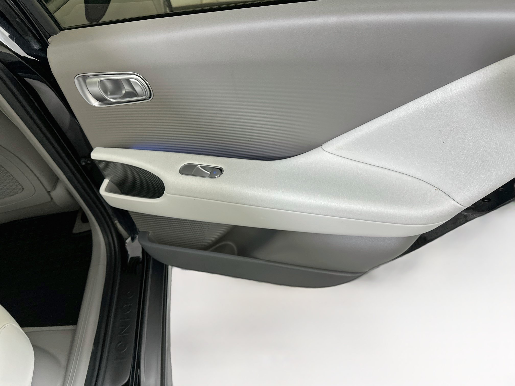 Used 2025 Hyundai Ioniq 6 SEL RWD image 30