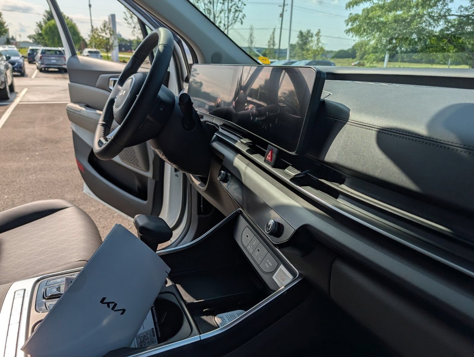 New 2026 Kia Carnival EX FWD image 28