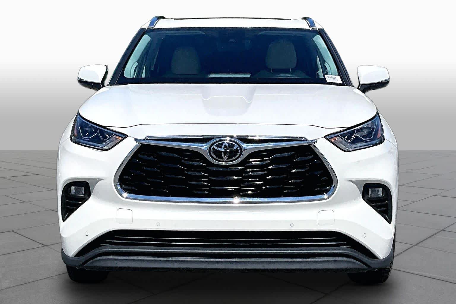 Used 2020 Toyota Highlander Limited FWD image 4