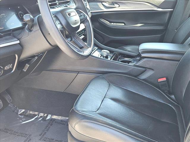 Used 2023 Jeep Grand Cherokee Limited image 20