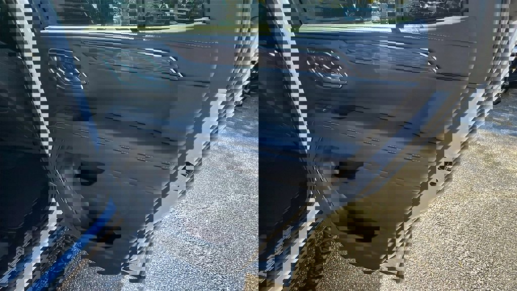 Used 2022 Chevrolet Tahoe Z71 w/ Luxury Package image 19