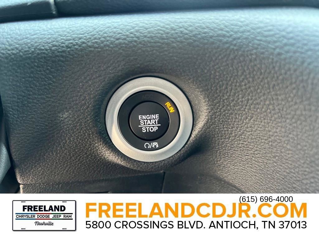 New 2025 Chrysler Pacifica Select image 17