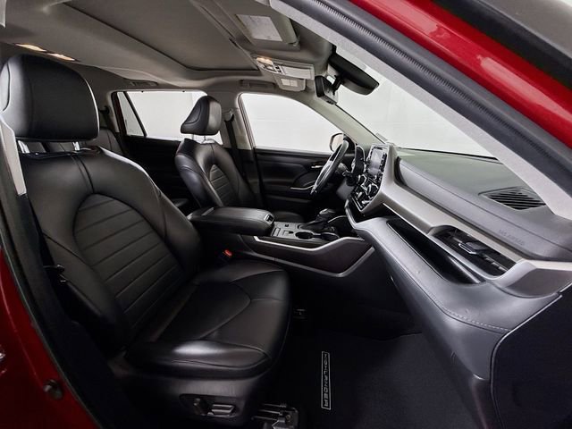 Used 2022 Toyota Highlander XLE image 24