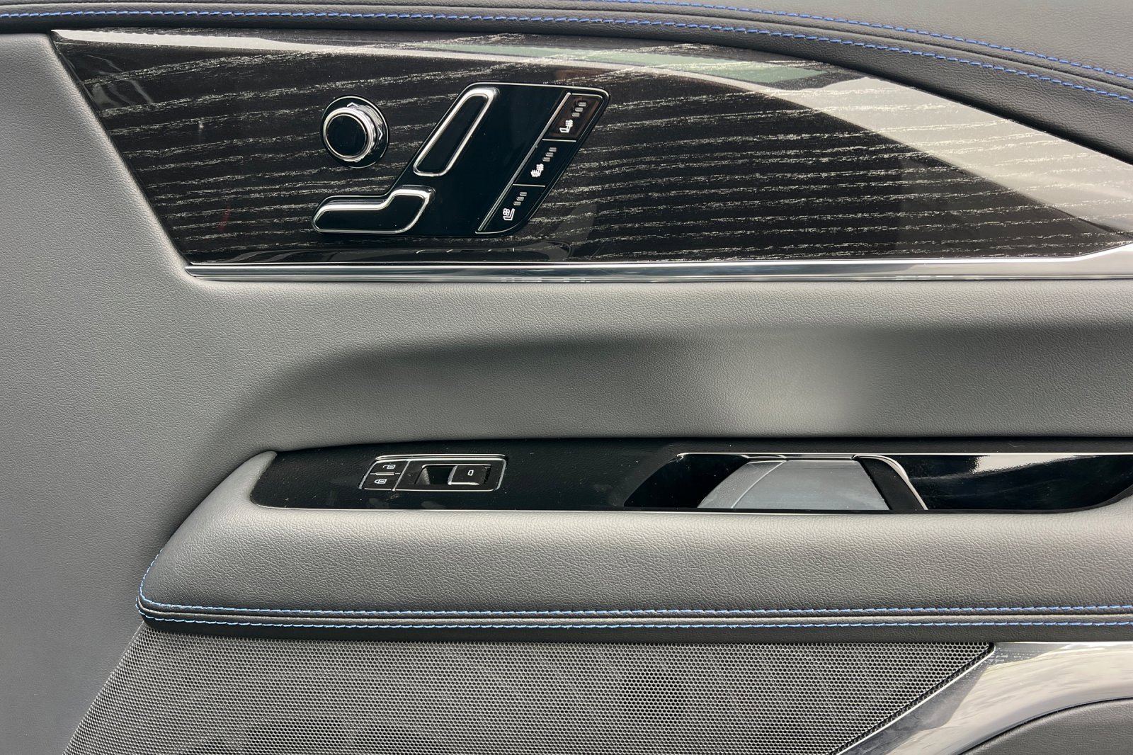 Used 2025 Cadillac Escalade IQ Luxury 1 image 20