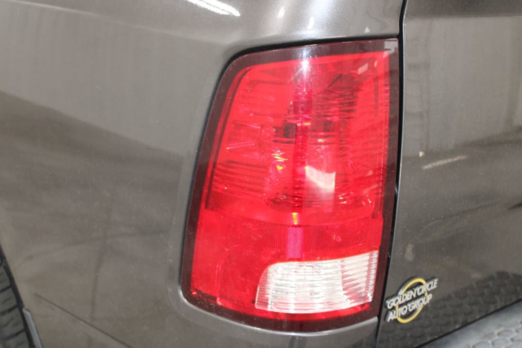 Used 2015 RAM 1500 Express RWD image 17