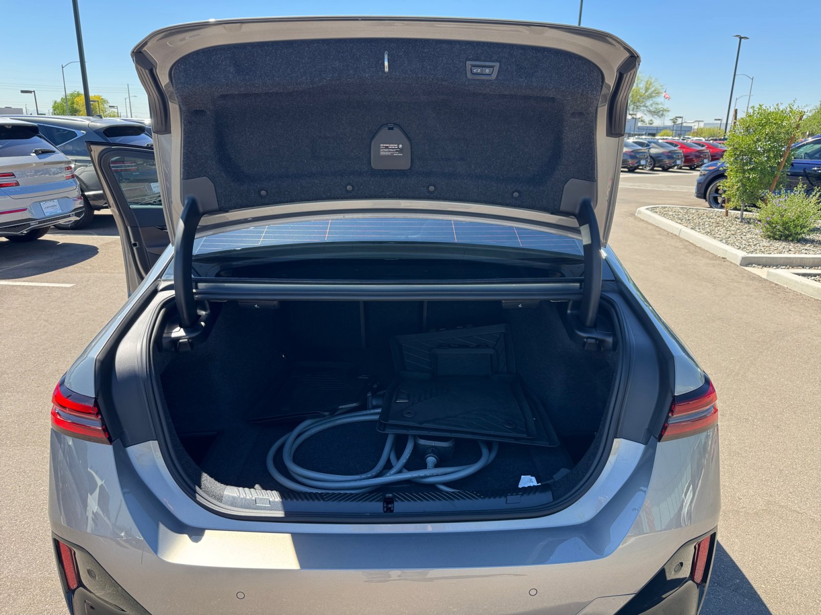 Used 2025 BMW i5 eDrive40i w/ M Sport Package image 34