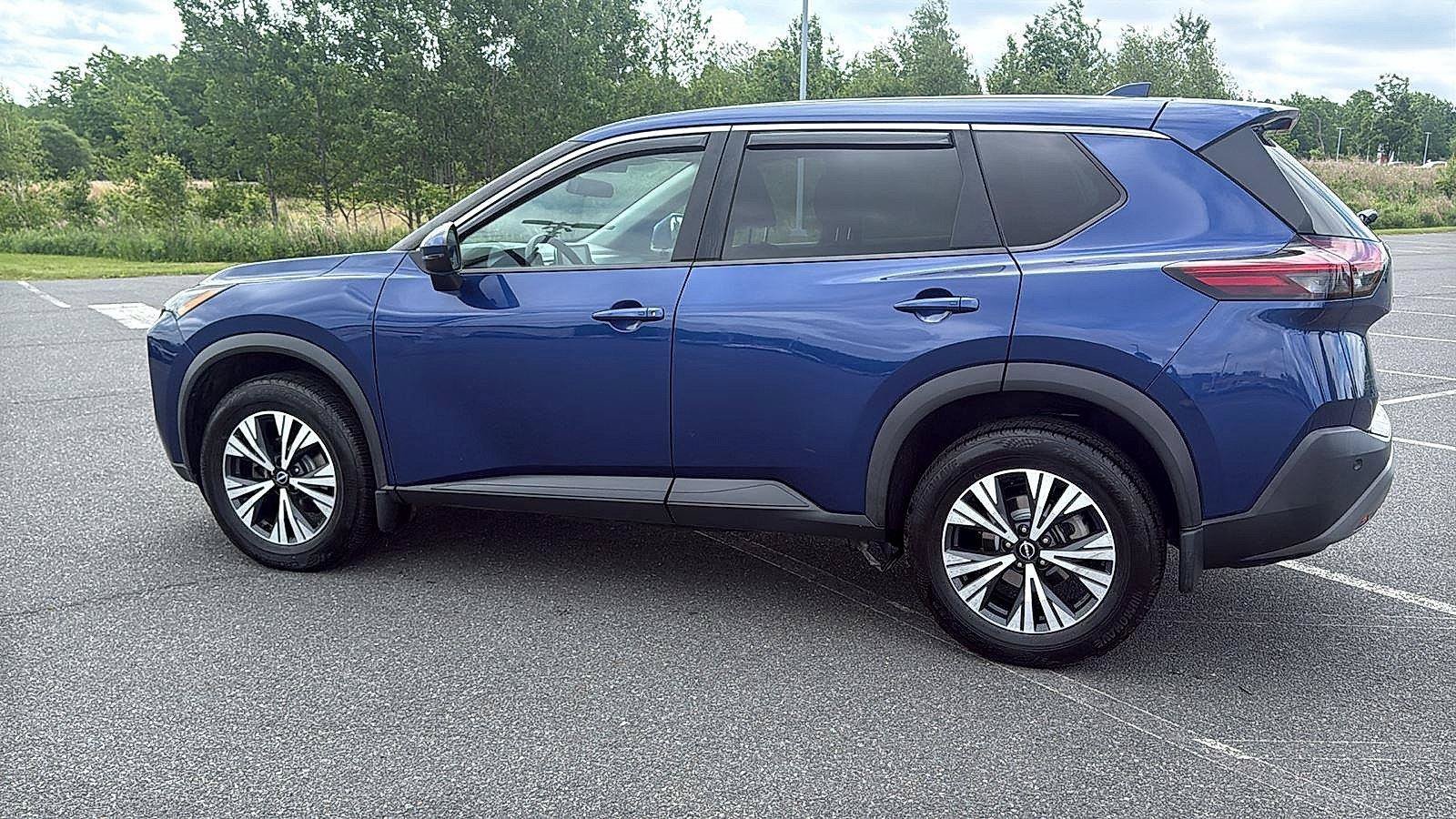 Used 2022 Nissan Rogue SV FWD image 11