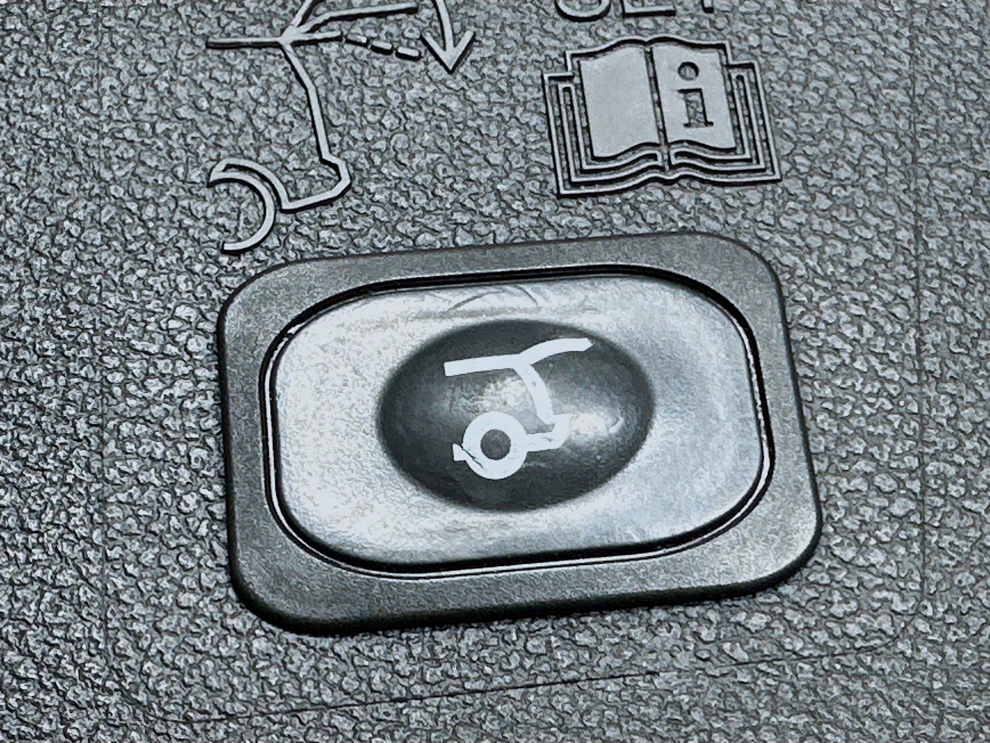 Used 2018 Ford Escape SEL w/ SEL Sport Appearance Package image 29