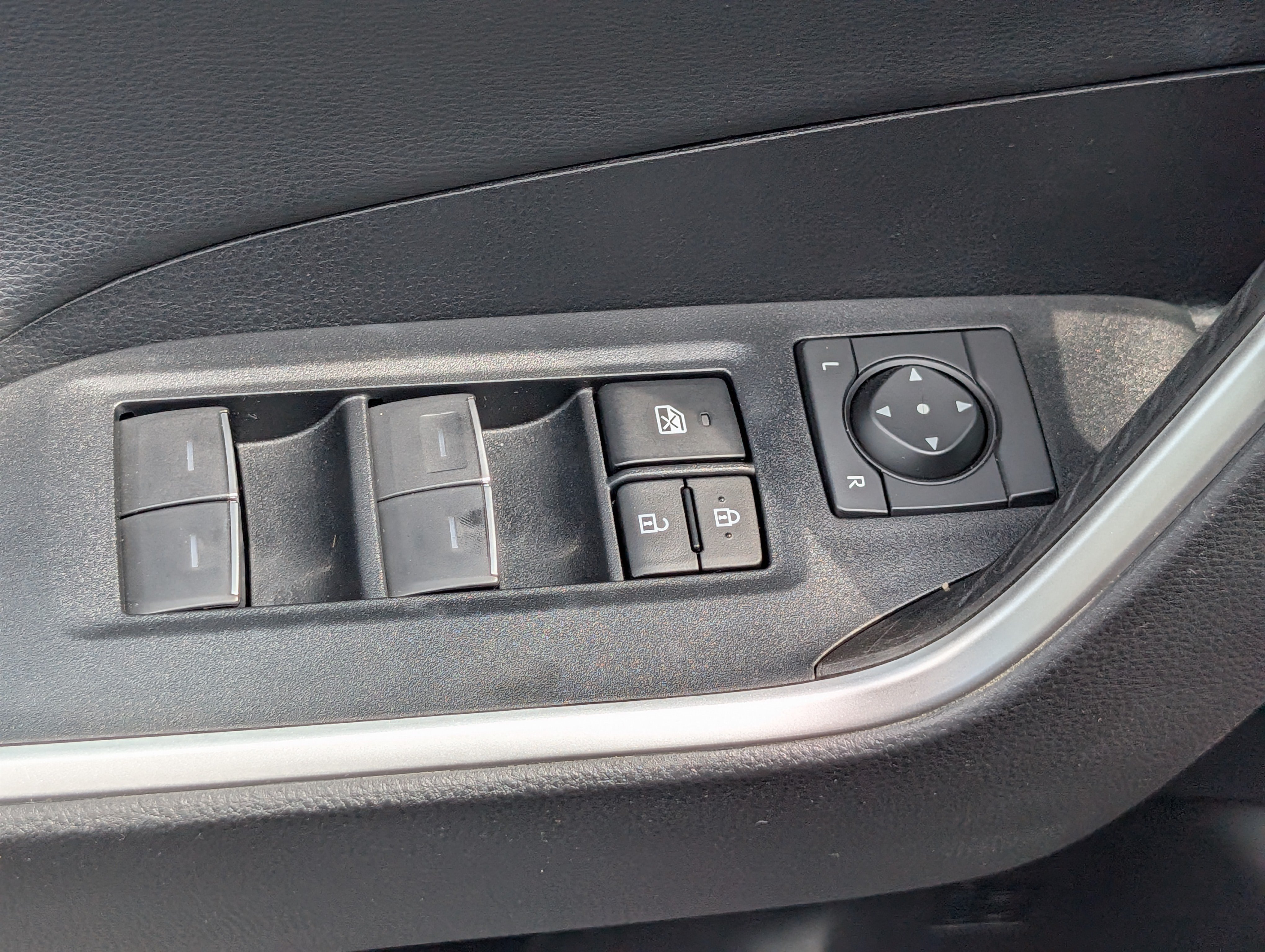 Used 2023 Toyota RAV4 Limited AWD/4WD image 21