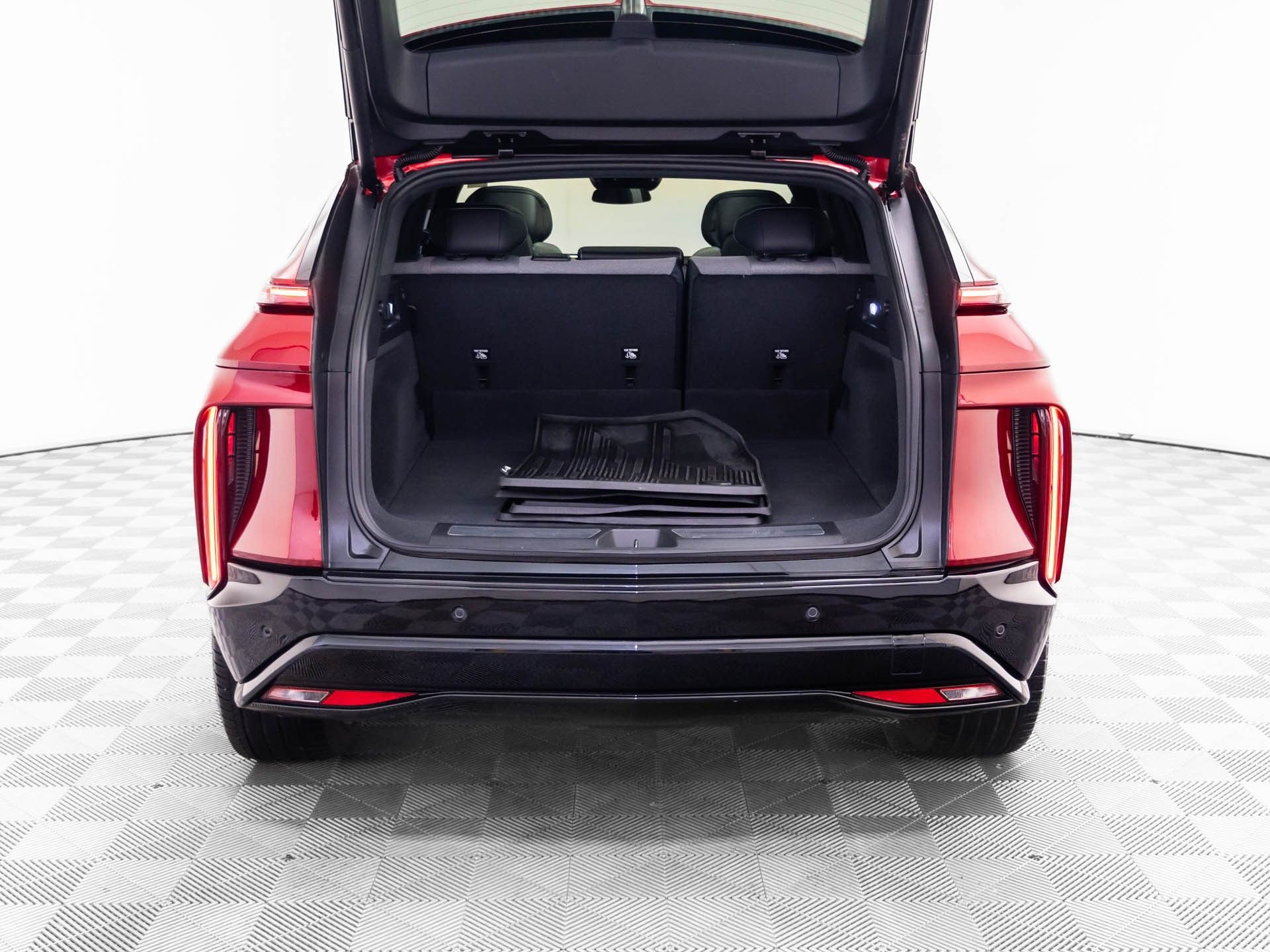 Certified 2024 Cadillac Lyriq Tech AWD/4WD image 38