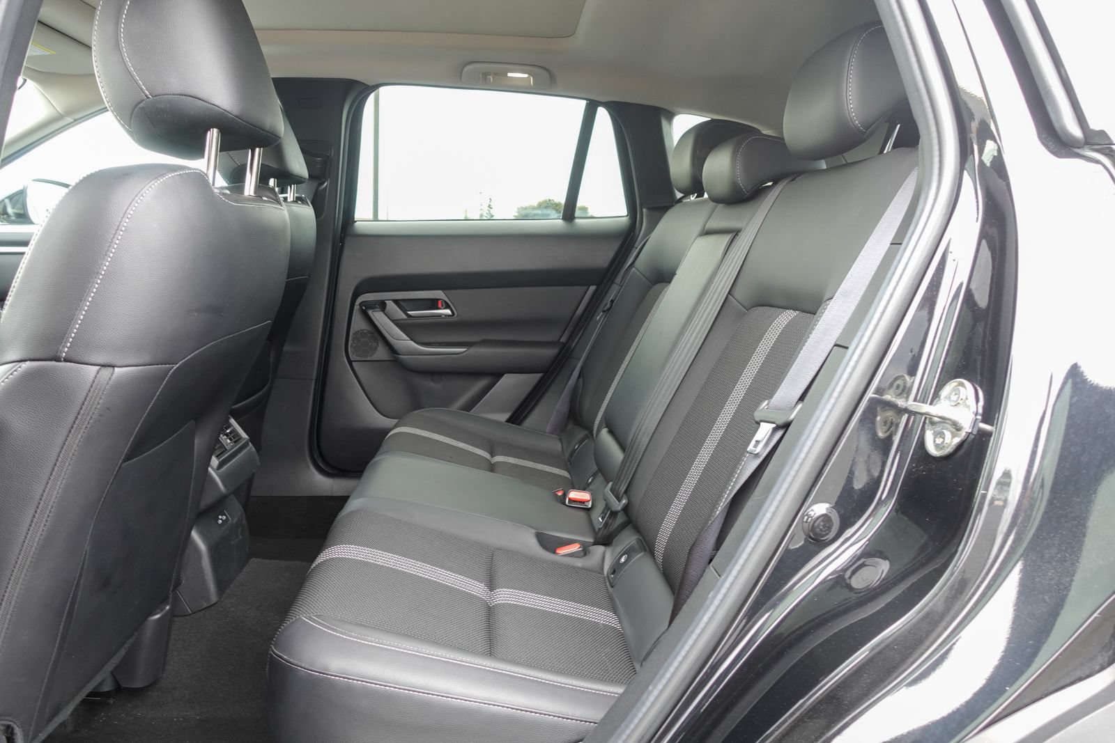 Used 2025 MAZDA CX-50 AWD 2.5 S w/ Premium Package image 13