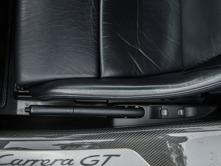Used 2004 Porsche Carrera GT image 21