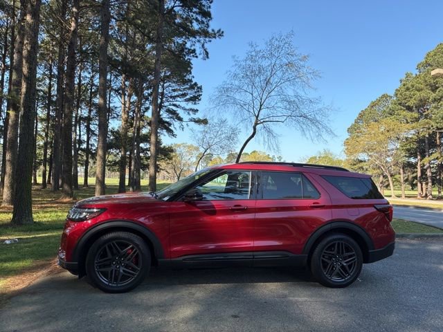 Used 2025 Ford Explorer ST w/ Sun And Sound Package image 6