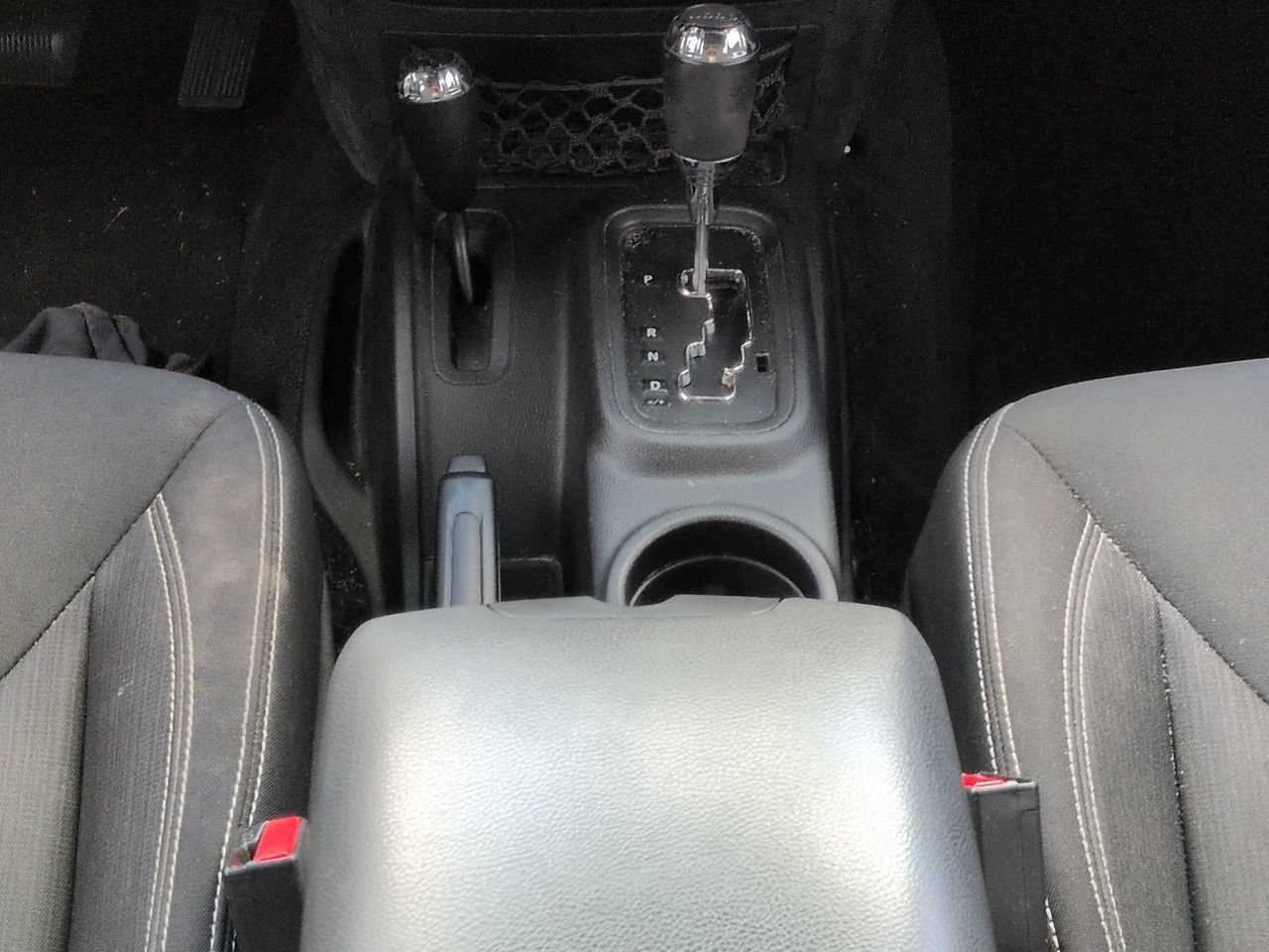Used 2016 Jeep Wrangler Unlimited Sahara w/ Connectivity Group AWD/4WD image 19
