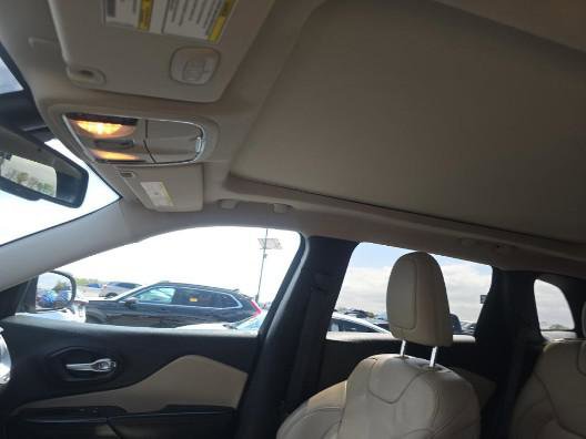 Used 2016 Jeep Cherokee Limited w/ Trailer Tow Group AWD/4WD image 16