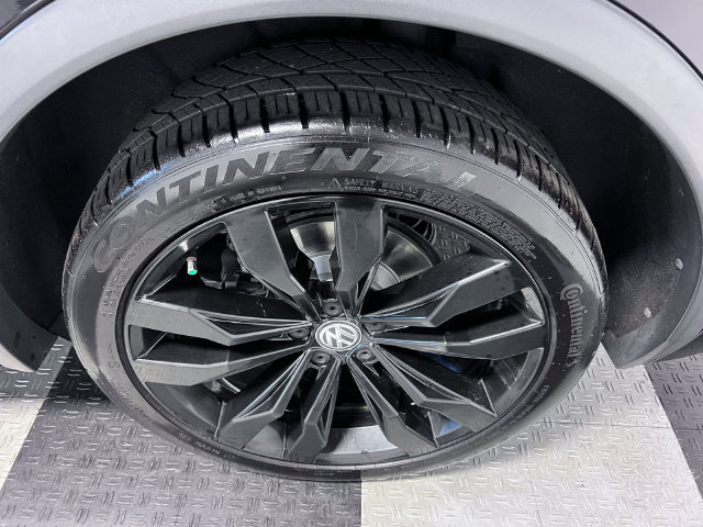 Certified 2021 Volkswagen Tiguan SE R-Line FWD image 15