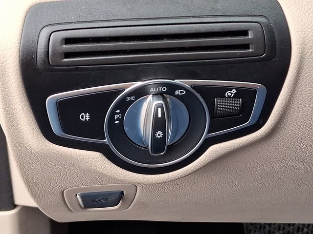 Used 2022 Mercedes-Benz GLC 300 w/ Premium Package Lite image 30