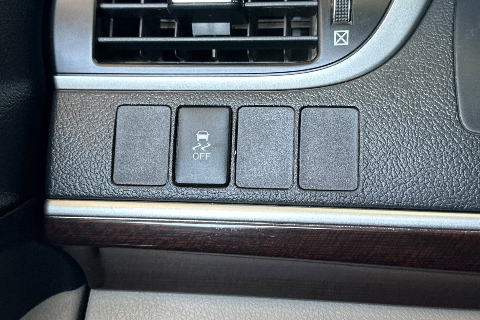 Used 2014 Toyota Camry XLE w/ Leather Package FWD image 29