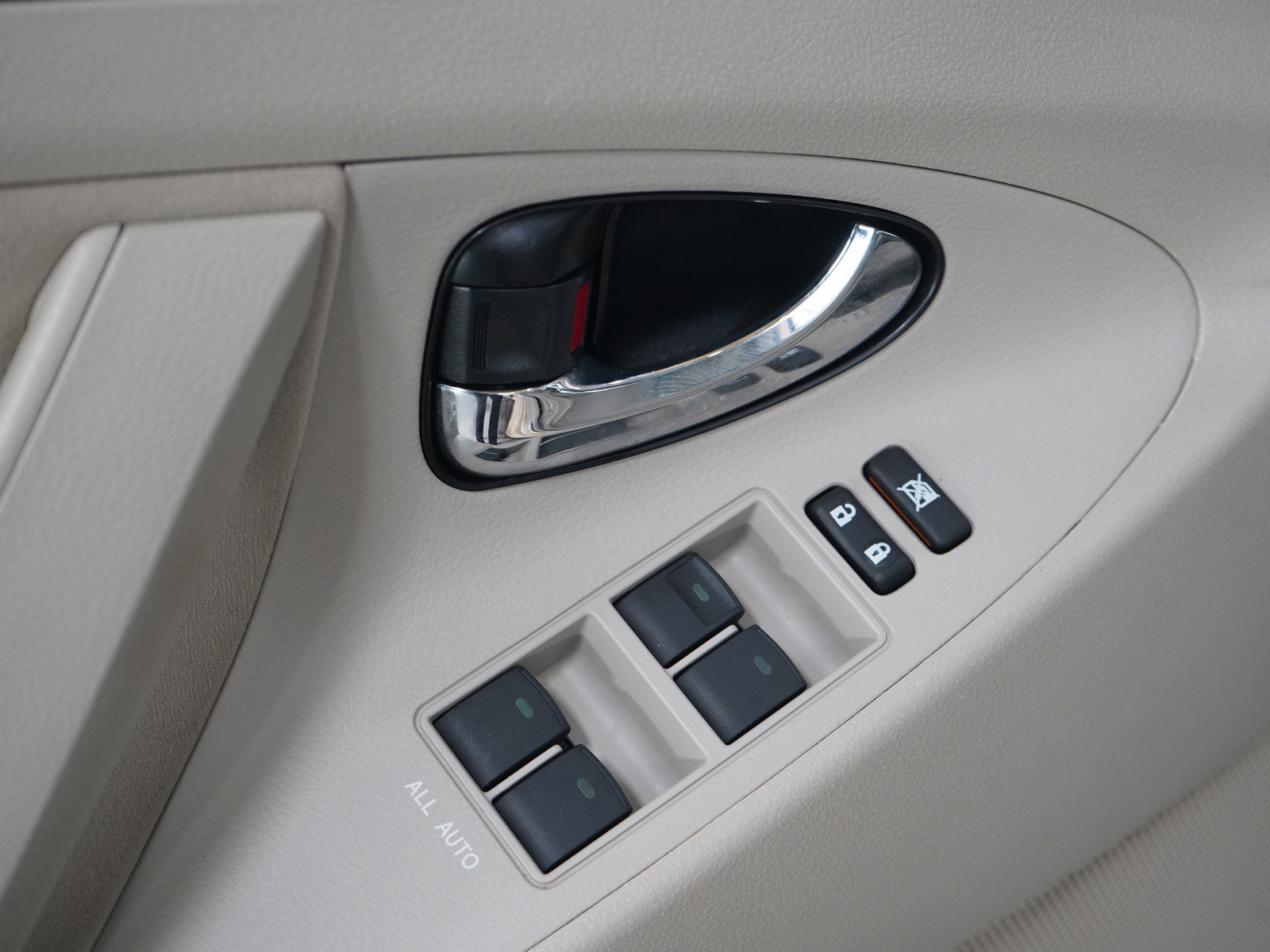 Used 2010 Toyota Camry LE FWD image 18