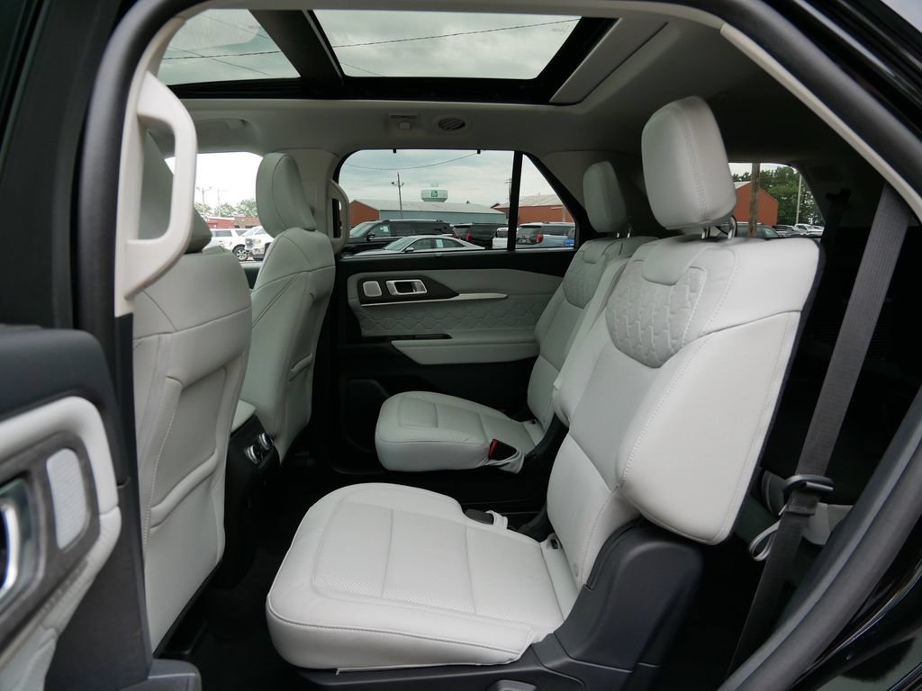 Used 2025 Ford Explorer Platinum w/ Ultimate Package AWD/4WD image 11