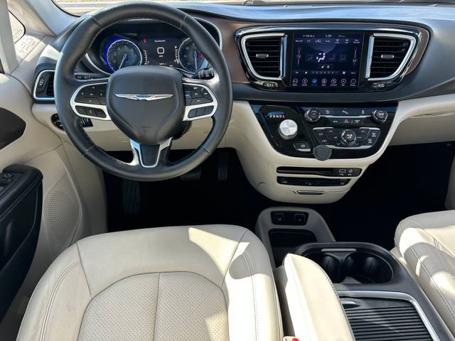 Used 2018 Chrysler Pacifica Touring-L Plus image 19