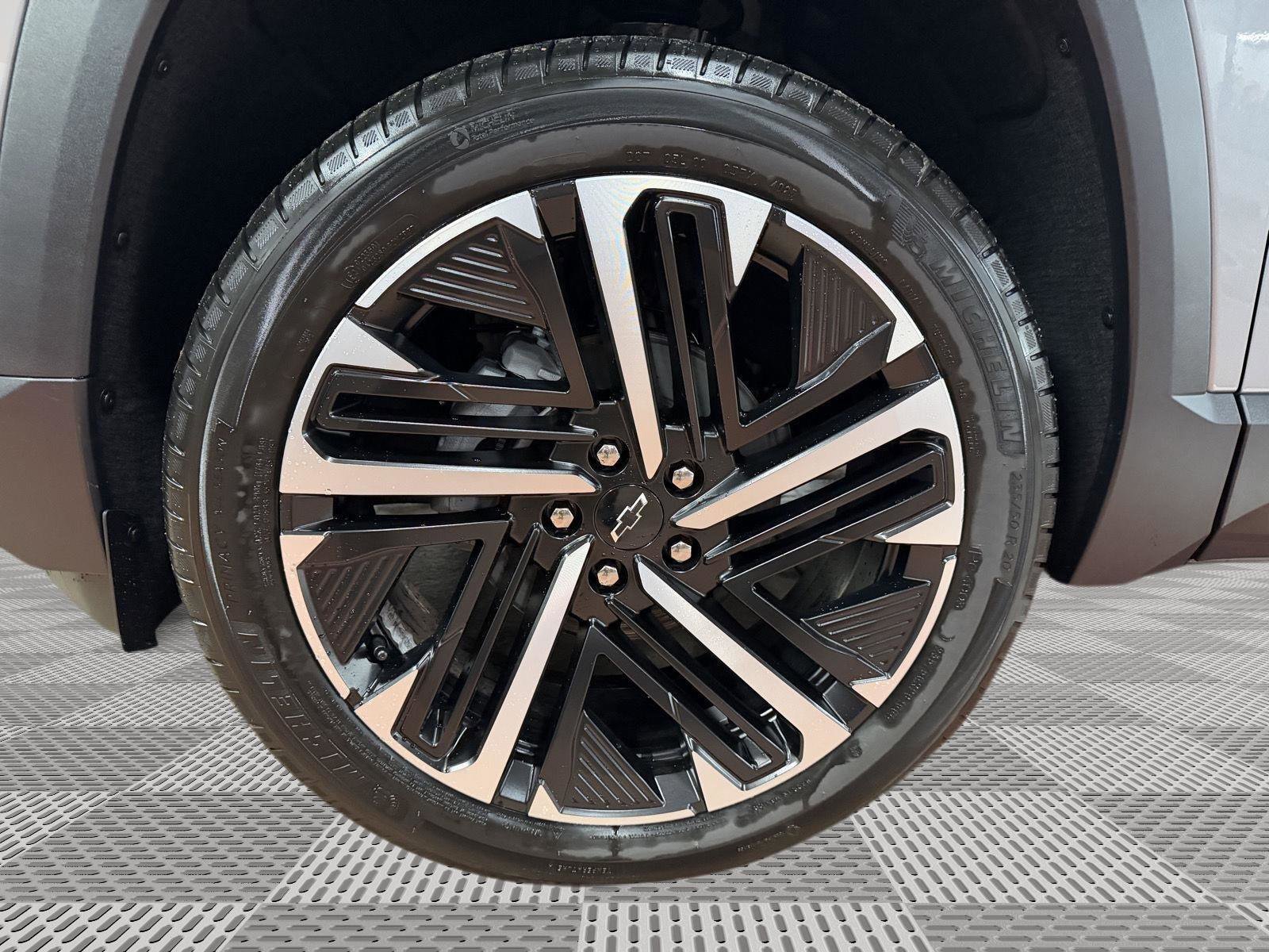 New 2026 Chevrolet Equinox RS AWD/4WD image 17