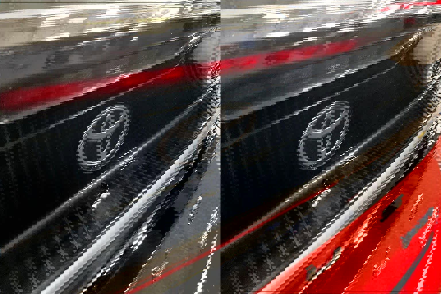 Used 2025 Toyota Prius Plug-In Hybrid image 28