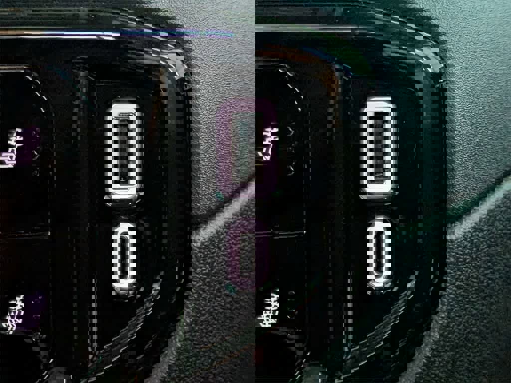 Used 2025 GMC Sierra 1500 Elevation w/ Preferred Package image 30