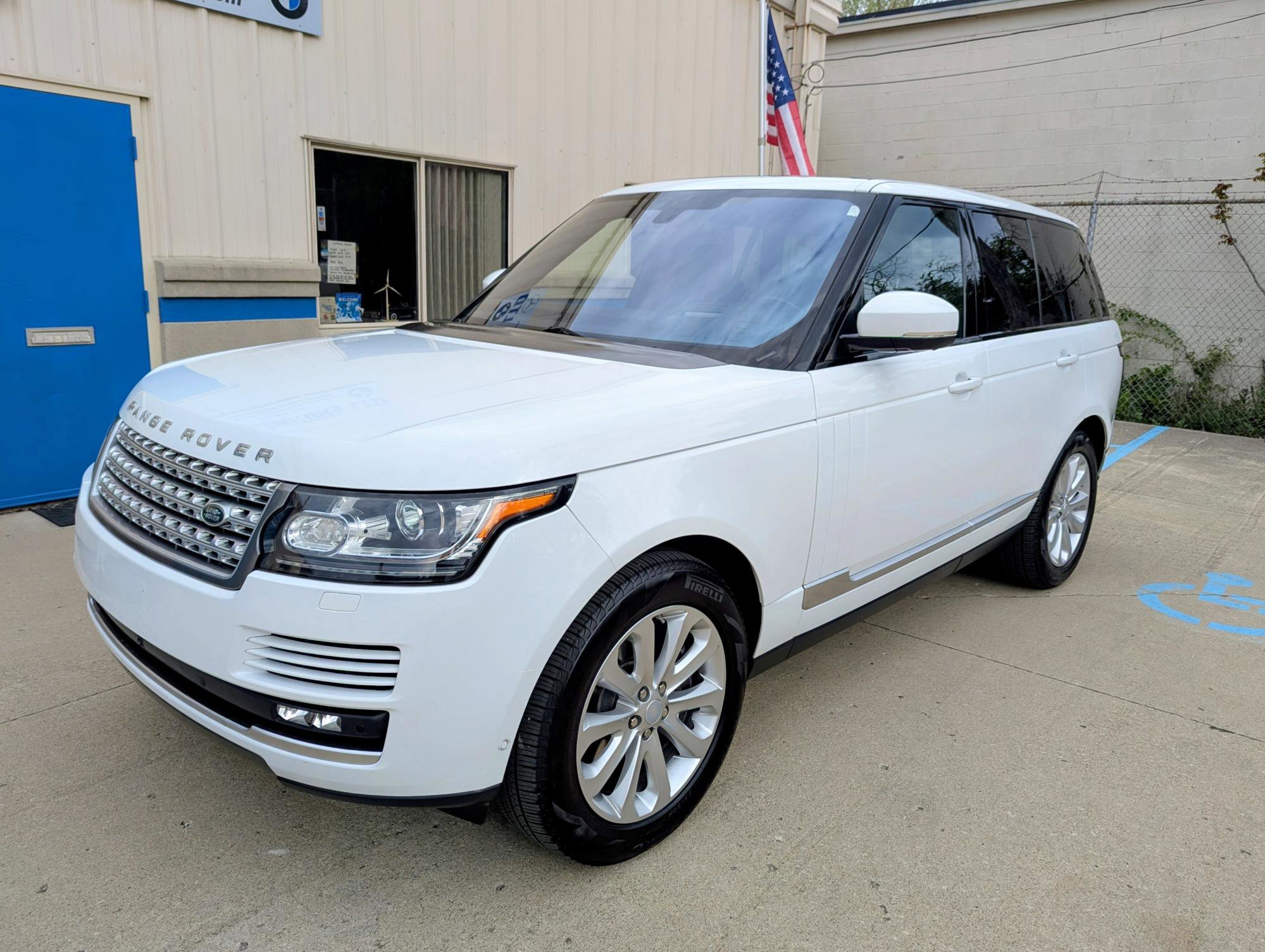 Used 2016 Land Rover Range Rover HSE AWD/4WD image 1